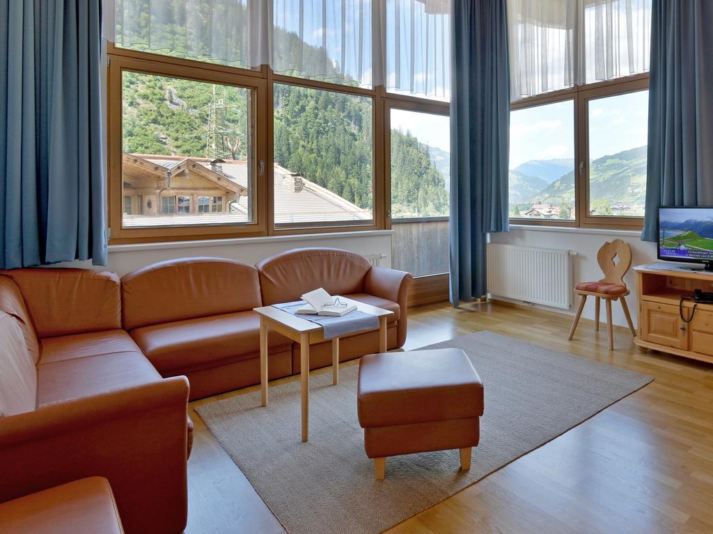 Ferienwohnungen Haus Der Mitte Майерхофен Стая снимка