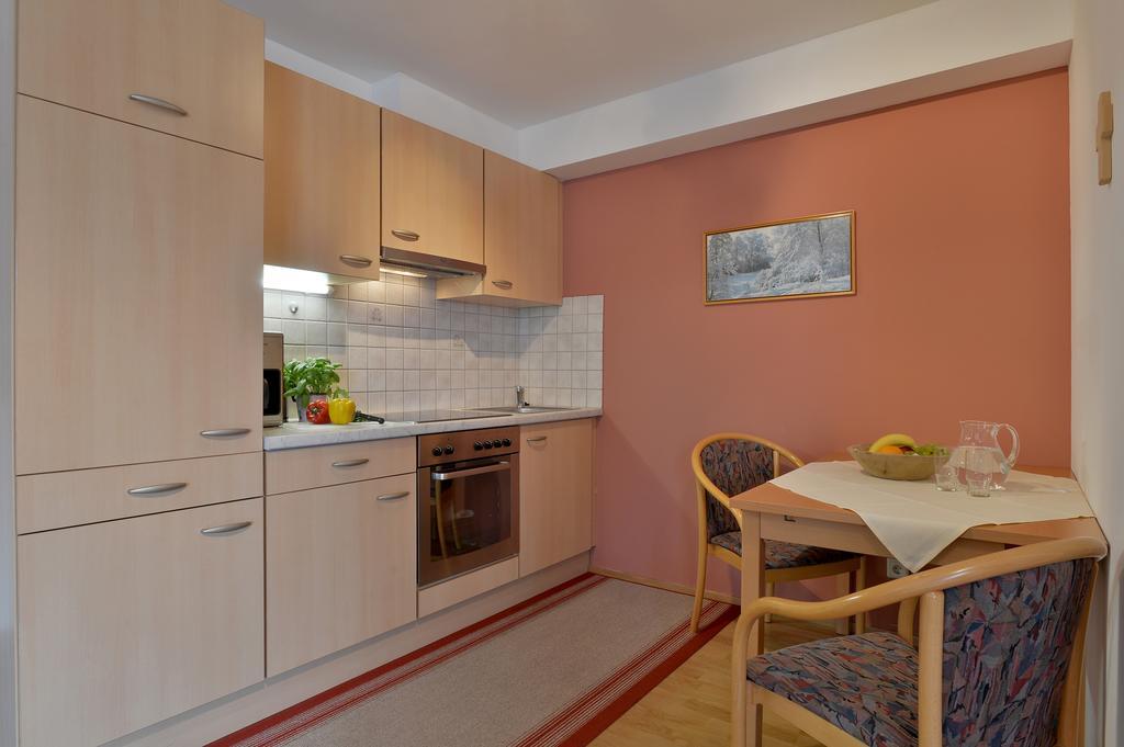 Ferienwohnungen Haus Der Mitte Майерхофен Стая снимка