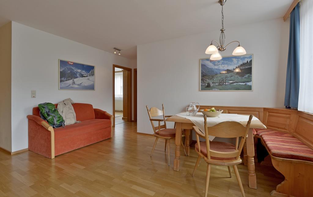 Ferienwohnungen Haus Der Mitte Майерхофен Стая снимка